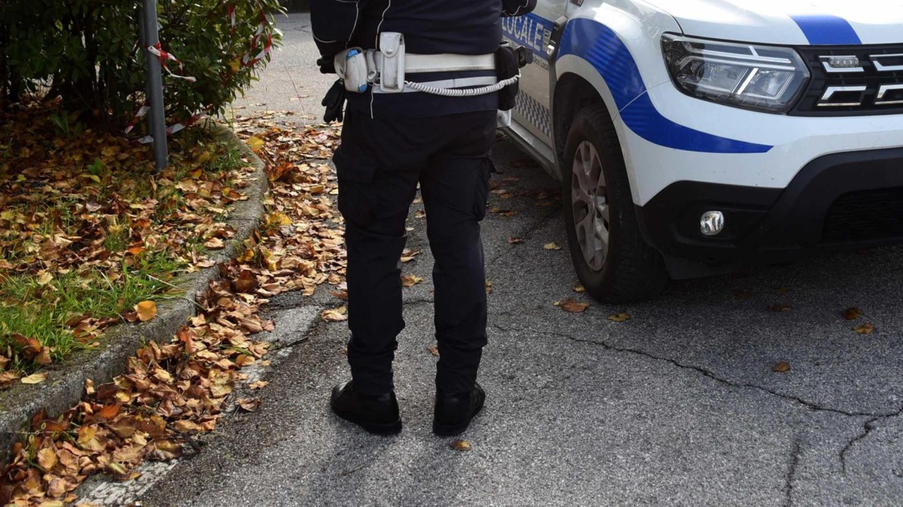 I ghisa hanno trovato quattro abusivi all’interno di una casa dell’Aler in via Fusé I ghisa hanno trovato quattro abusivi all’interno di una casa dell’Aler in via Fusé