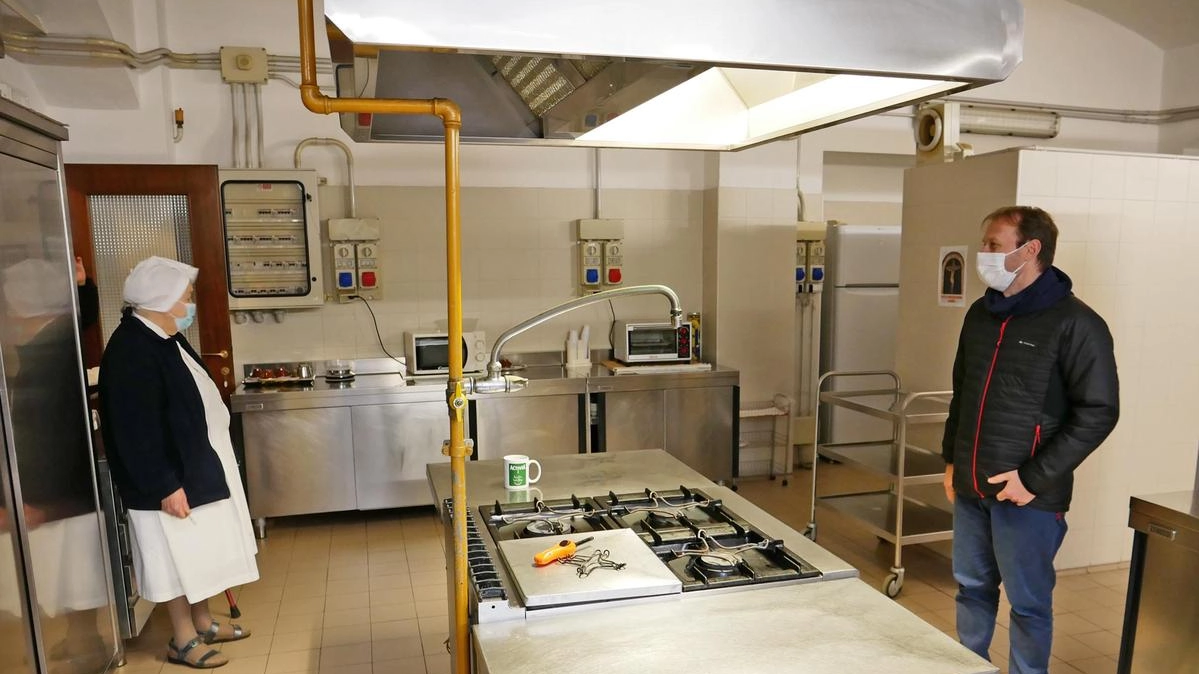 L’anno scorso sono stati 78.357 i pasti servizi alla Casa Nazareth con una media di 215 persone aiutate ogni giorno e un aumento degli accessi del 17% L’anno scorso sono stati 78.357 i pasti servizi alla Casa Nazareth con una media di 215 persone aiutate ogni giorno e un aumento degli accessi del 17%