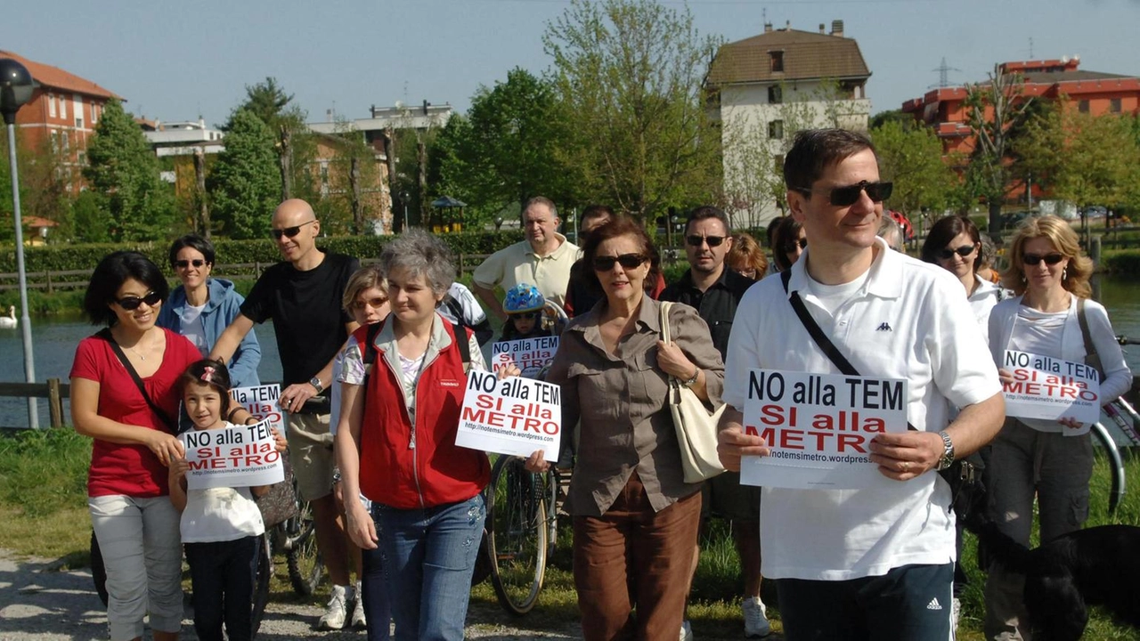 Una delle manifestazioni contro la Teem e per chiedere la metropolitana