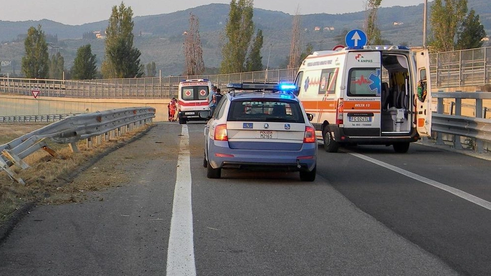 Sul posto diversi mezzi di soccorso (foto di repertorio) Sul posto diversi mezzi di soccorso (foto di repertorio)