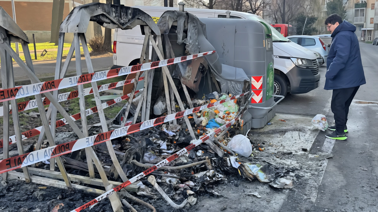 Rozzano, banda di giovanissimi dà alle fiamme la piattaforma ecologica. Un’inquilina racconta: mi sono affacciata e bruciava tutto, ringrazio i pompieri. Rozzano, banda di giovanissimi dà alle fiamme la piattaforma ecologica. Un’inquilina racconta: mi sono affacciata e bruciava tutto, ringrazio i pompieri.