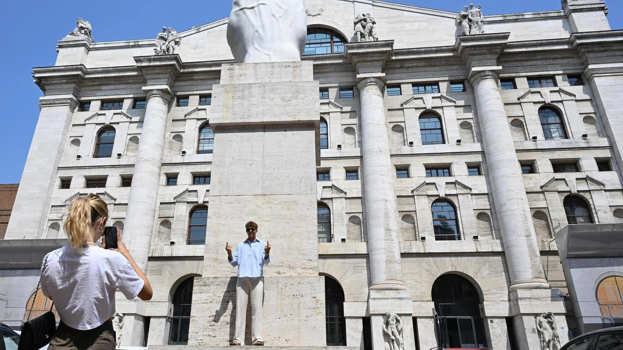Borsa: Milano in parità, Ftse Mib +0,09%