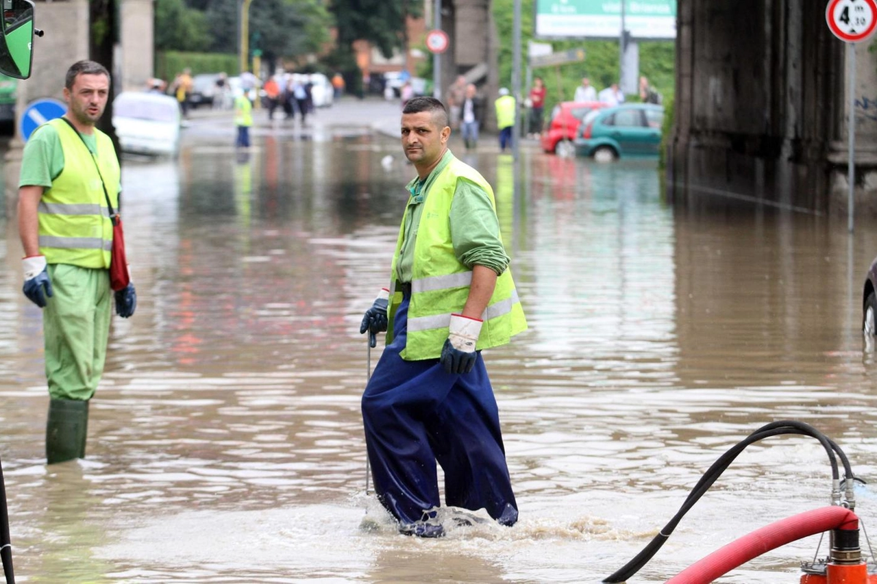 Il Seveso è esondato a Lentate, costringendo due famiglie a lasciare le abitazioni (foto archivio)