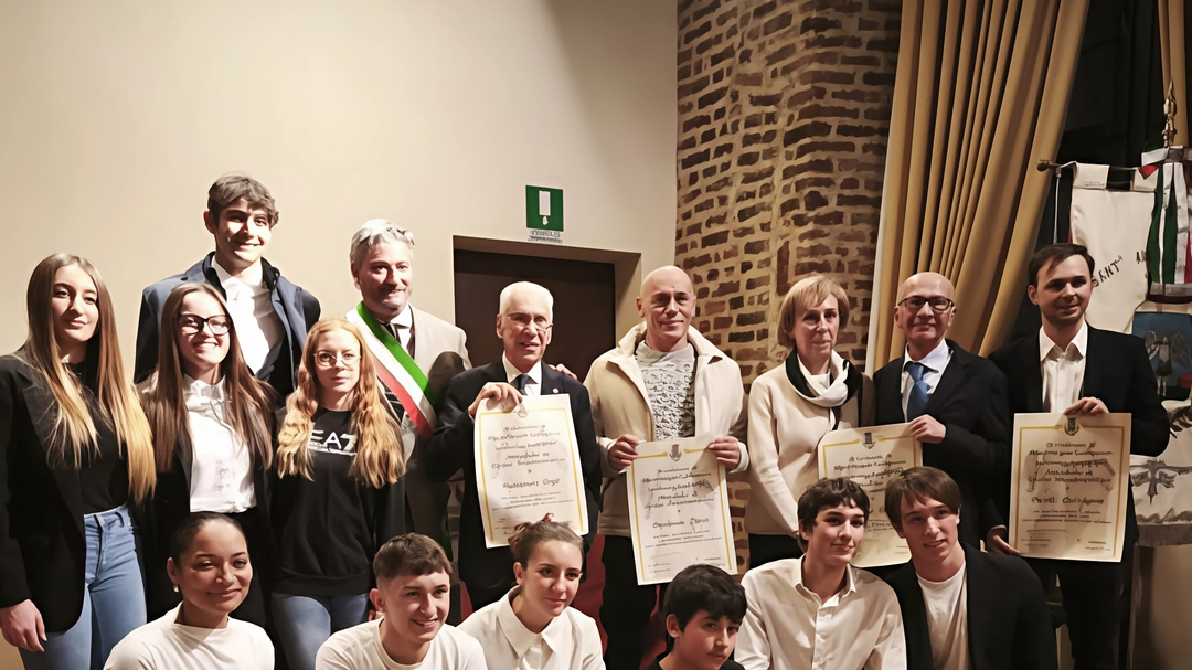 Grande partecipazione, venerdì sera, nel castello Morando Bolognini per la consegna delle benemerenze civiche previste nel contesto della festa patronale... Grande partecipazione, venerdì sera, nel castello Morando Bolognini per la consegna delle benemerenze civiche previste nel contesto della festa patronale...