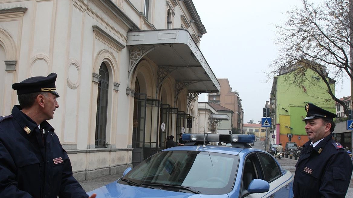 Dopo un breve inseguimento il giovane spacciatore è stato bloccato e dopo una perquisizione approfondita sono stati trovati droga e denaro