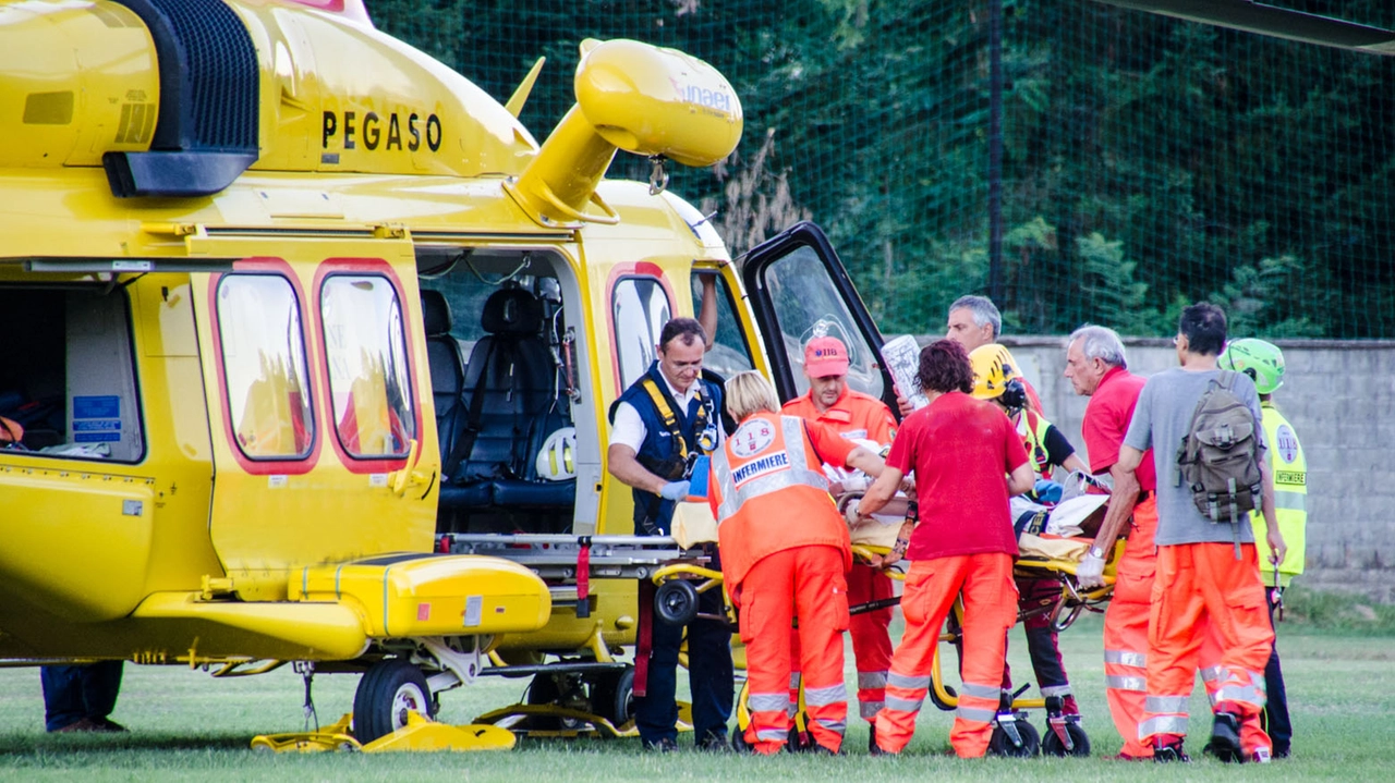 Sul posto è arrivato anche l'elisoccorso (foto di repertorio) Sul posto è arrivato anche l'elisoccorso (foto di repertorio)