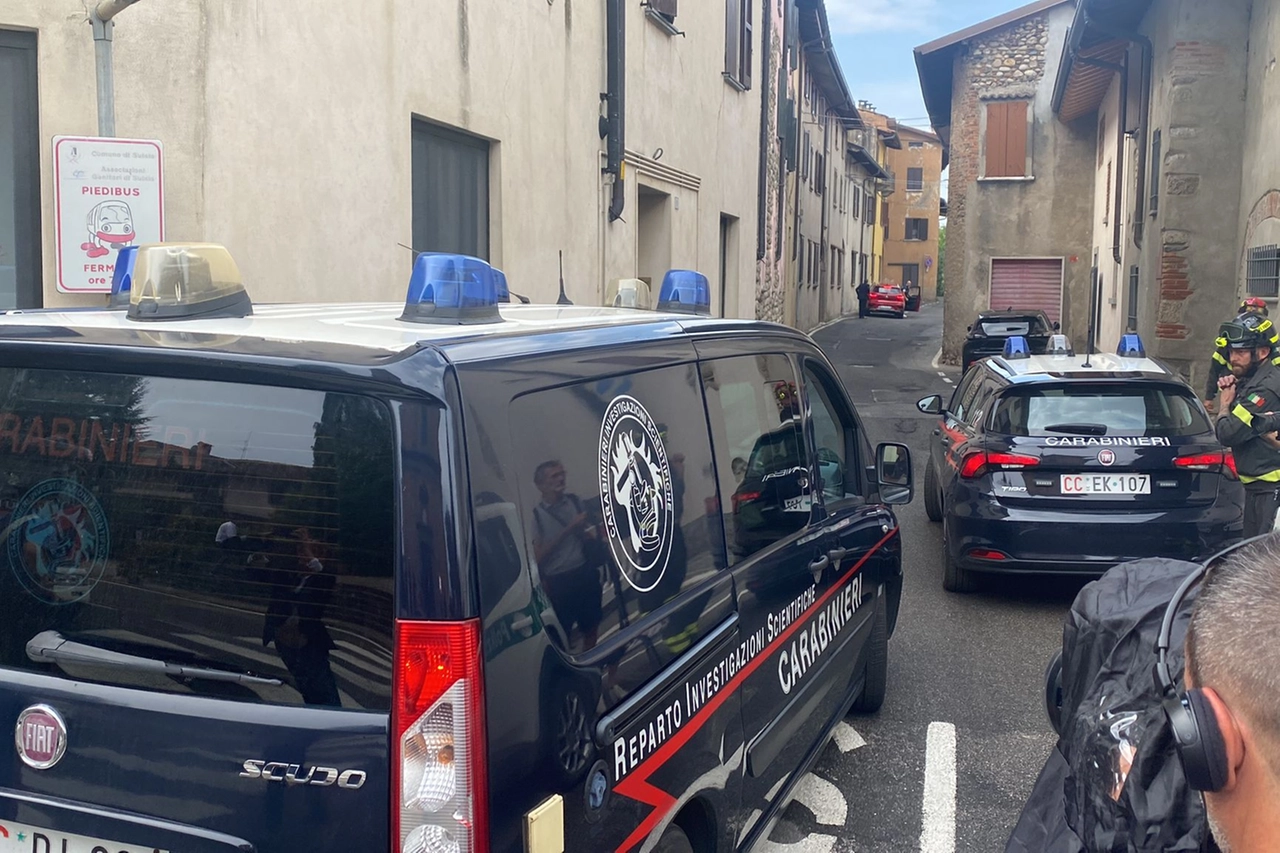 I rilievi dei Ris di Parma nell'abitazione di di Moussa Sangare, il 30enne che ha confessato il delitto di Sharon Verzeni