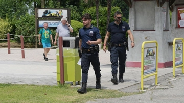 Per la morte di Fatou Sarr, annegata a 11 anni durante il centro estivo, gli indagati salgono a otto