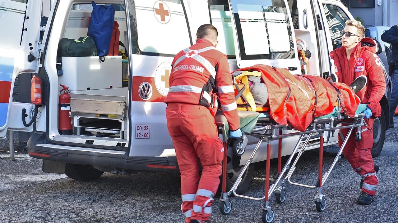 Il giovane è stato portato d'urgenza in ospedale (foto di repertorio) Il giovane è stato portato d'urgenza in ospedale (foto di repertorio)