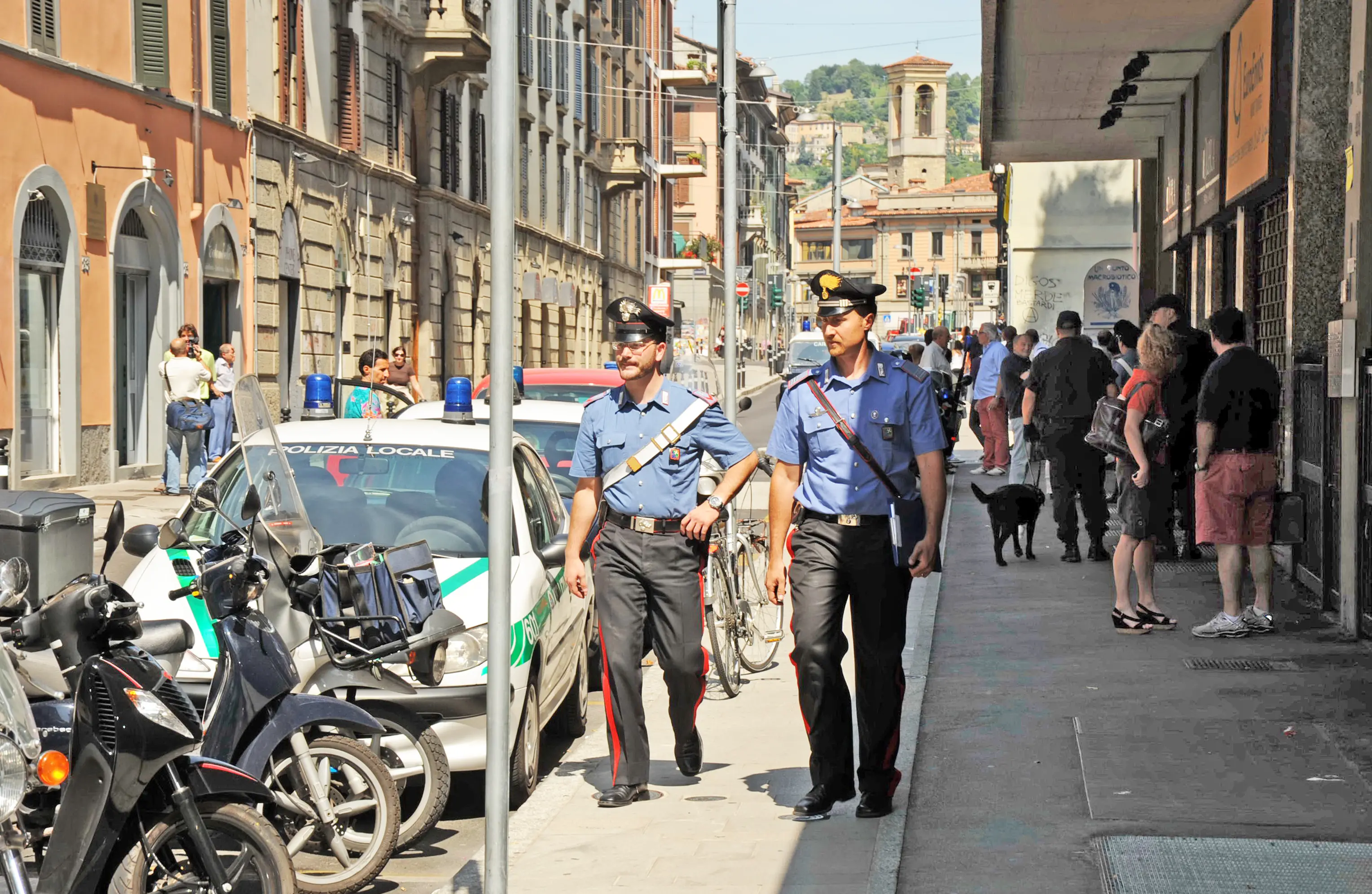 “Non è un inferno, ma servono risposte”: torna l’allarme sicurezza in via Quarenghi a Bergamo