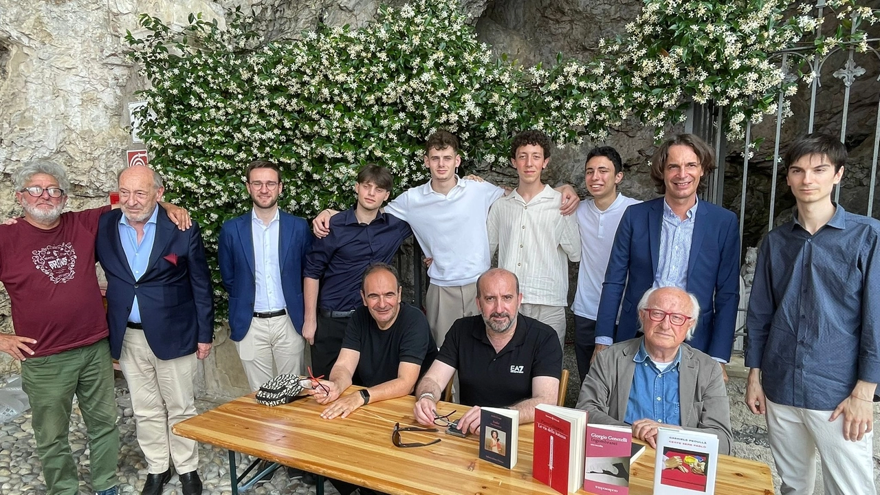 La presentazione dei verdetti del Premio Chiara che si è svolta a Santa Caterina del Sasso La presentazione dei verdetti del Premio Chiara che si è svolta a Santa Caterina del Sasso