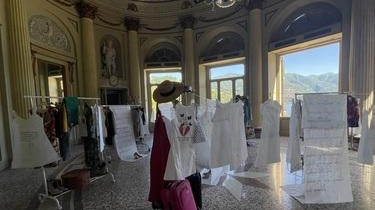Villa Saporiti, sede dell’Amministrazione Provinciale, ospita la mostra "Nero su bianco – storie di abiti e parità di genere", realizzata... Villa Saporiti, sede dell’Amministrazione Provinciale, ospita la mostra "Nero su bianco – storie di abiti e parità di genere", realizzata...