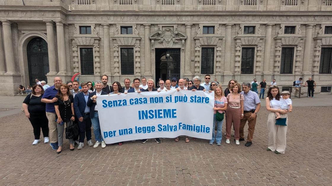 Le inchieste sull’urbanistica hanno prodotto 4.500 famiglie senza casa. Il pressing su Sala: “Soluzione entro un mese”