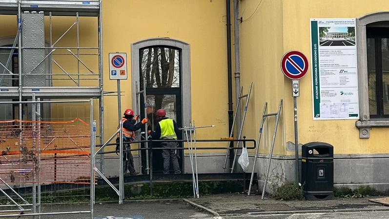 CODOGNO (Lodi) I vandali imbrattano di nuovo il muro del nuovo tunnel ferroviario di Codogno e gli incivili spargono immondizia, appello...