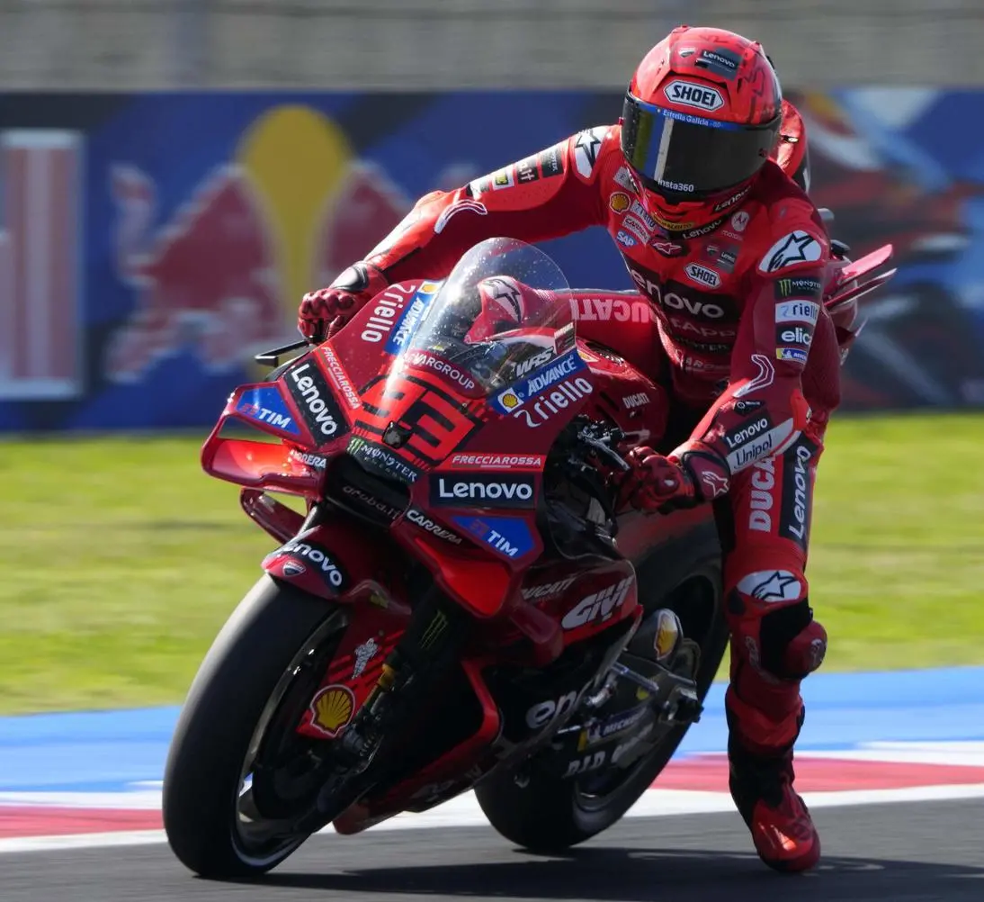 Domina sempre Marquez. Miglior tempo al venerdì. Punta a pole e Sprint per avvicinarsi al titolo