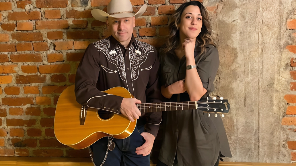 Virtuoso della chitarra e candidato ai Grammy Awards, Cris Mantello in concerto a Seregno con Ruben Minuto e la brianzola Geen Pelligra. Virtuoso della chitarra e candidato ai Grammy Awards, Cris Mantello in concerto a Seregno con Ruben Minuto e la brianzola Geen Pelligra.
