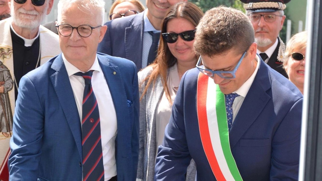 Una struttura moderna in grado di ospitare 6 militari oltre a quattro alloggi di 120 metri quadri ciascuno... Una struttura moderna in grado di ospitare 6 militari oltre a quattro alloggi di 120 metri quadri ciascuno...