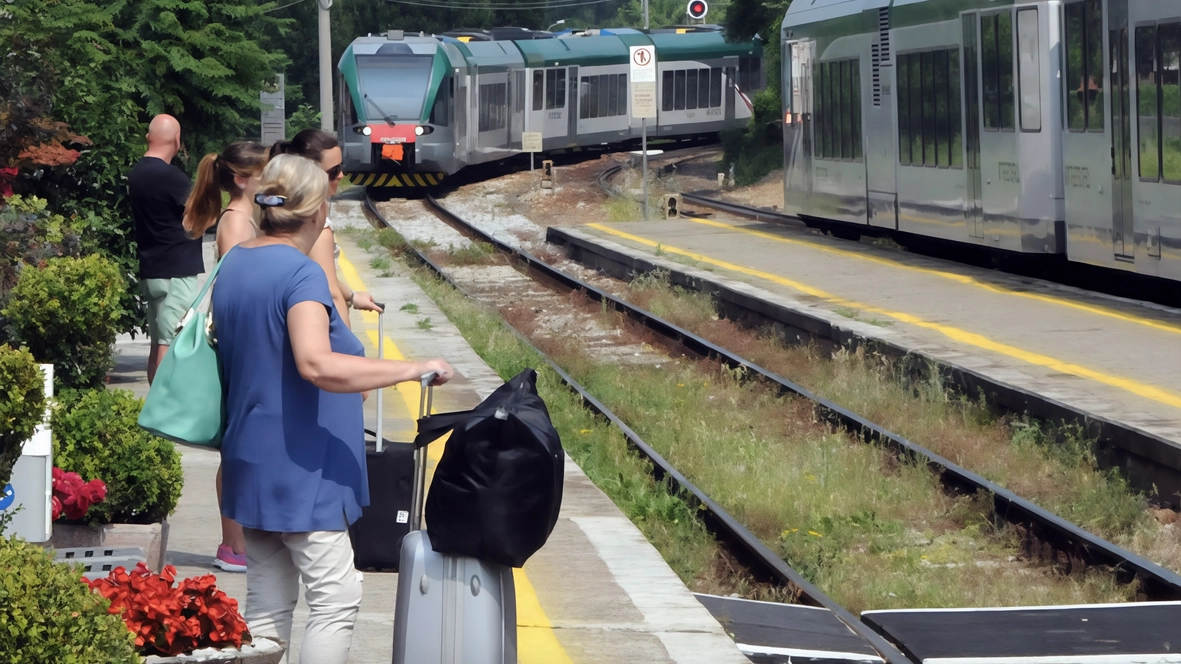Lunedì finalmente riapre la linea ferroviaria Milano-Lecco via Molteno (S7) con altre otto linee lombarde Lunedì finalmente riapre la linea ferroviaria Milano-Lecco via Molteno (S7) con altre otto linee lombarde