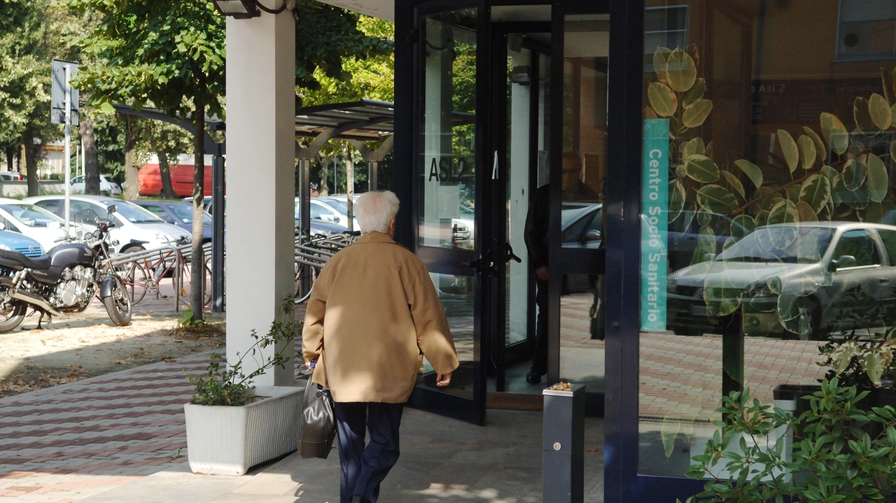 Il centro socio sanitario che ospita gli ambulatori della Fondazione Don Gnocchi destinati al trasferimento: la decisione ha sollevato moltissime polemiche Il centro socio sanitario che ospita gli ambulatori della Fondazione Don Gnocchi destinati al trasferimento: la decisione ha sollevato moltissime polemiche
