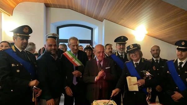 Grande festa per la Polizia locale di Busto Arsizio: dal 1862 in prima linea per il mantenimento della sicurezza... Grande festa per la Polizia locale di Busto Arsizio: dal 1862 in prima linea per il mantenimento della sicurezza...