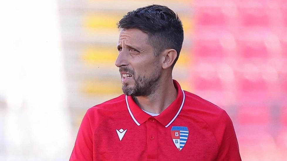 Slitta ancora la prima vittoria sul campo della capolista. I bustocchi non si schiodano. dalla zona che scotta. Slitta ancora la prima vittoria sul campo della capolista. I bustocchi non si schiodano. dalla zona che scotta.