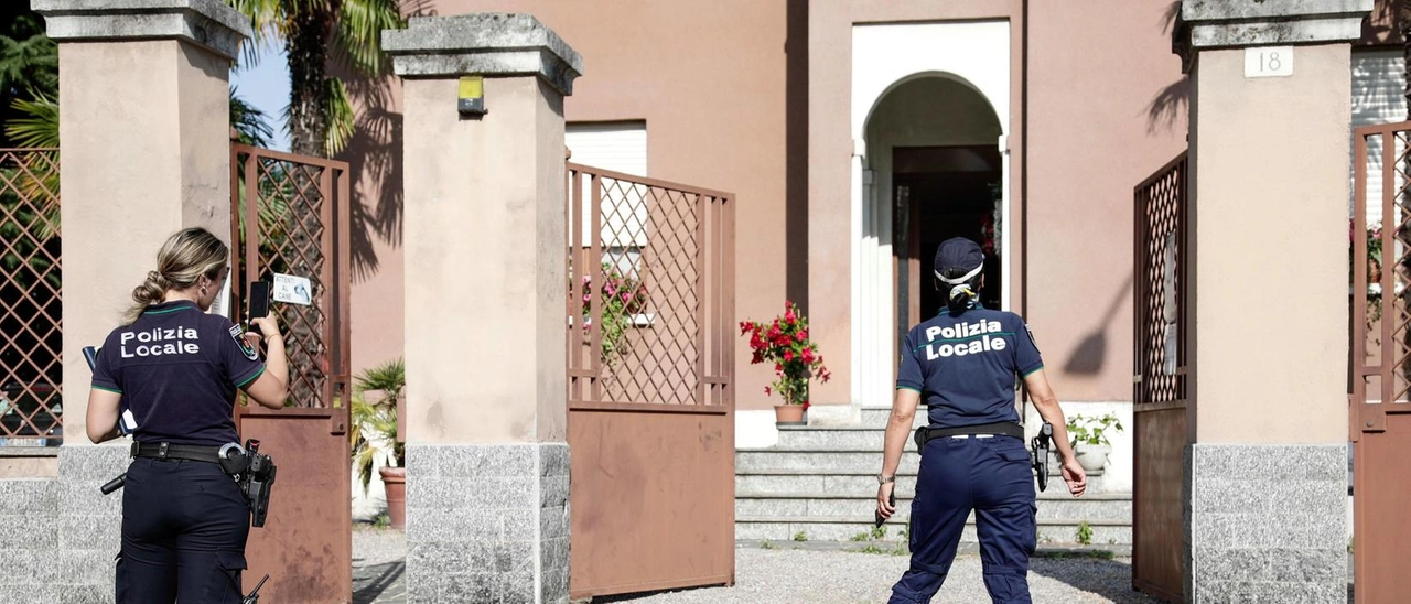 Bimbo di 3 anni investito al cancello di casa