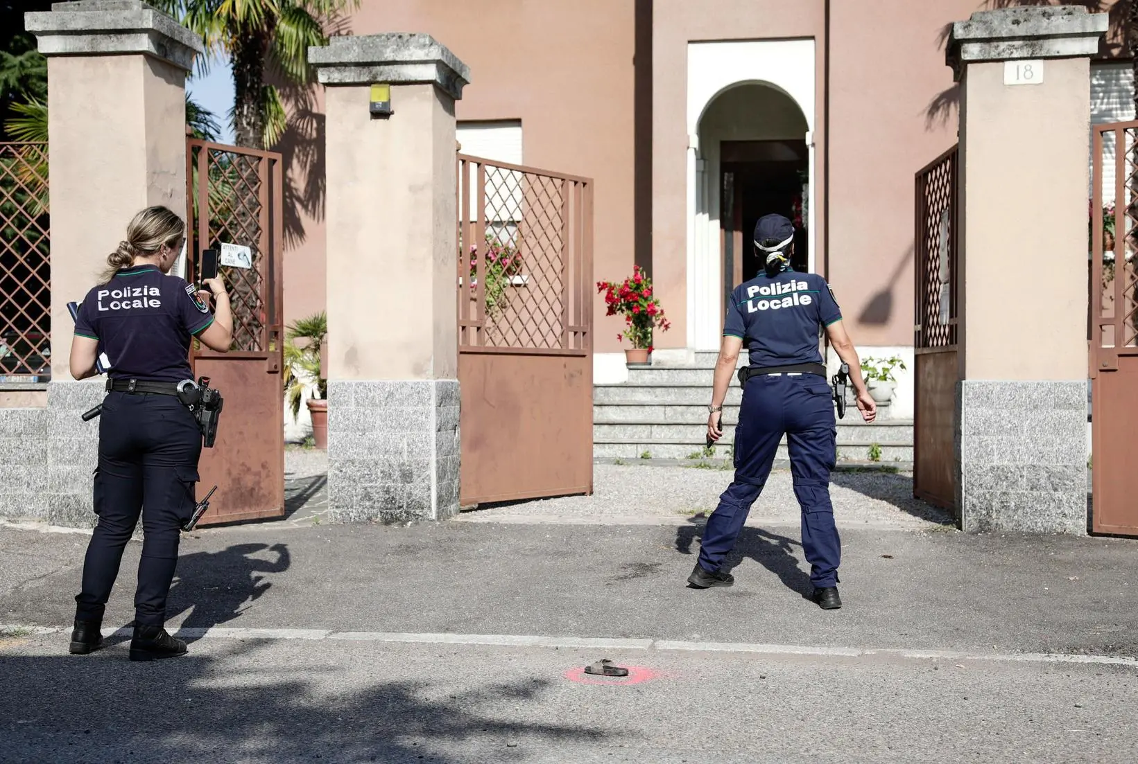 Rho, bimbo di tre anni investito al cancello di casa