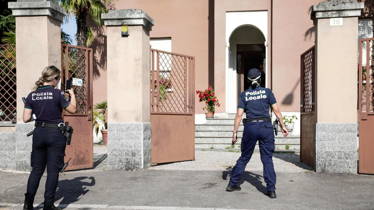 L’automobilista non si sarebbe accorto del piccolo che è stato sbalzato sull’asfalto