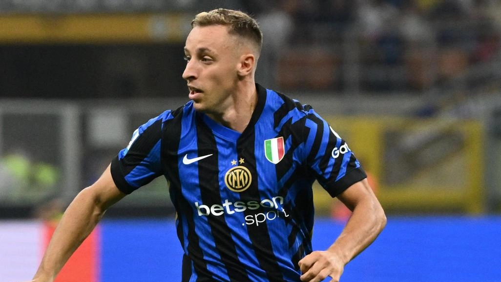 Il dibattito su Davide Frattesi si accende per le sue prestazioni positive con l'Inter e la Nazionale. Resta in panchina per scelte tattiche, ma potrebbe avere più spazio con le rotazioni imminenti. L'Inter non ha intenzione di cederlo. Il dibattito su Davide Frattesi si accende per le sue prestazioni positive con l'Inter e la Nazionale. Resta in panchina per scelte tattiche, ma potrebbe avere più spazio con le rotazioni imminenti. L'Inter non ha intenzione di cederlo.