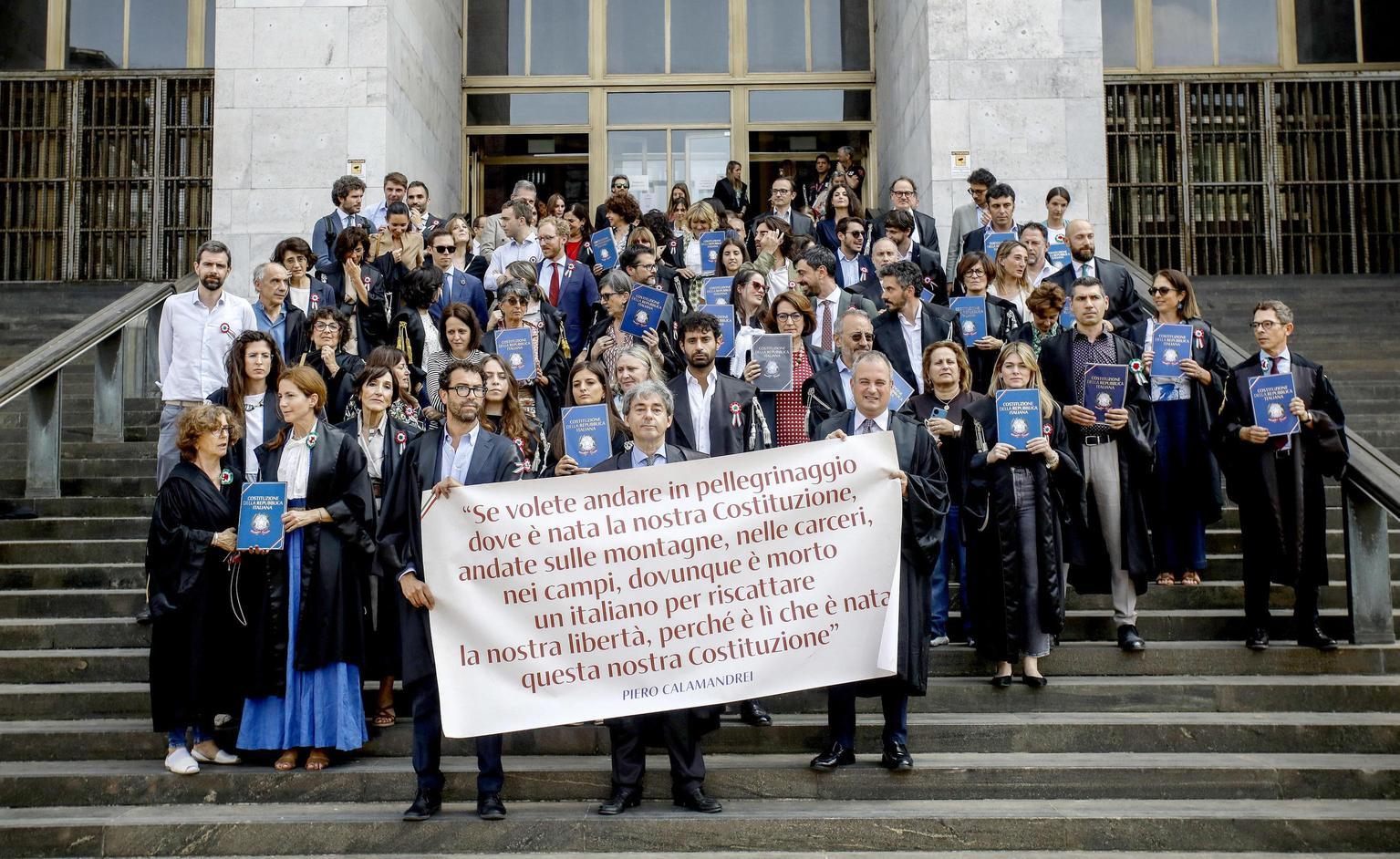 Il sit in dei magistrati contro la riforma: "Così i cittadini avranno meno tutele" Il sit in dei magistrati contro la riforma: "Così i cittadini avranno meno tutele"