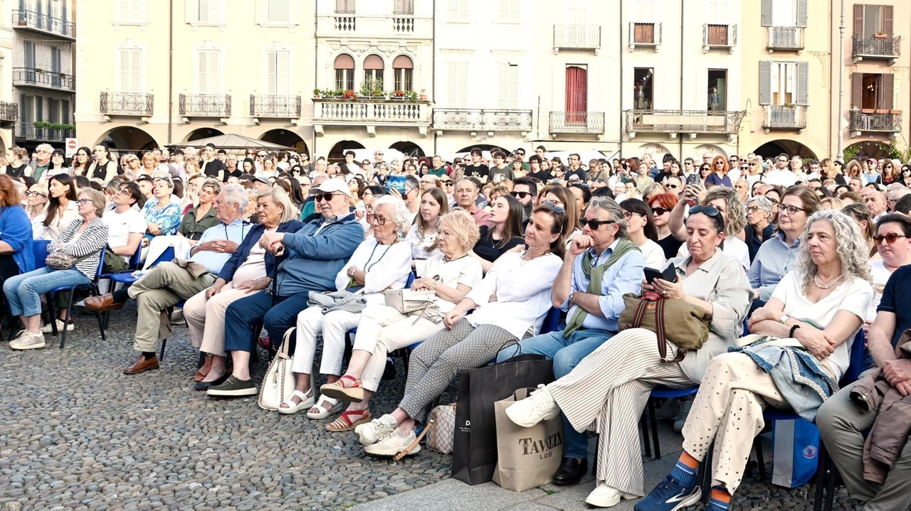 Piazza della Vittoria di Lodi gremita di gente durante una iniziativa dello scorso mese di giugno Piazza della Vittoria di Lodi gremita di gente durante una iniziativa dello scorso mese di giugno