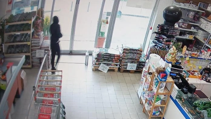 Rapina al supermercato (foto d'archivio)