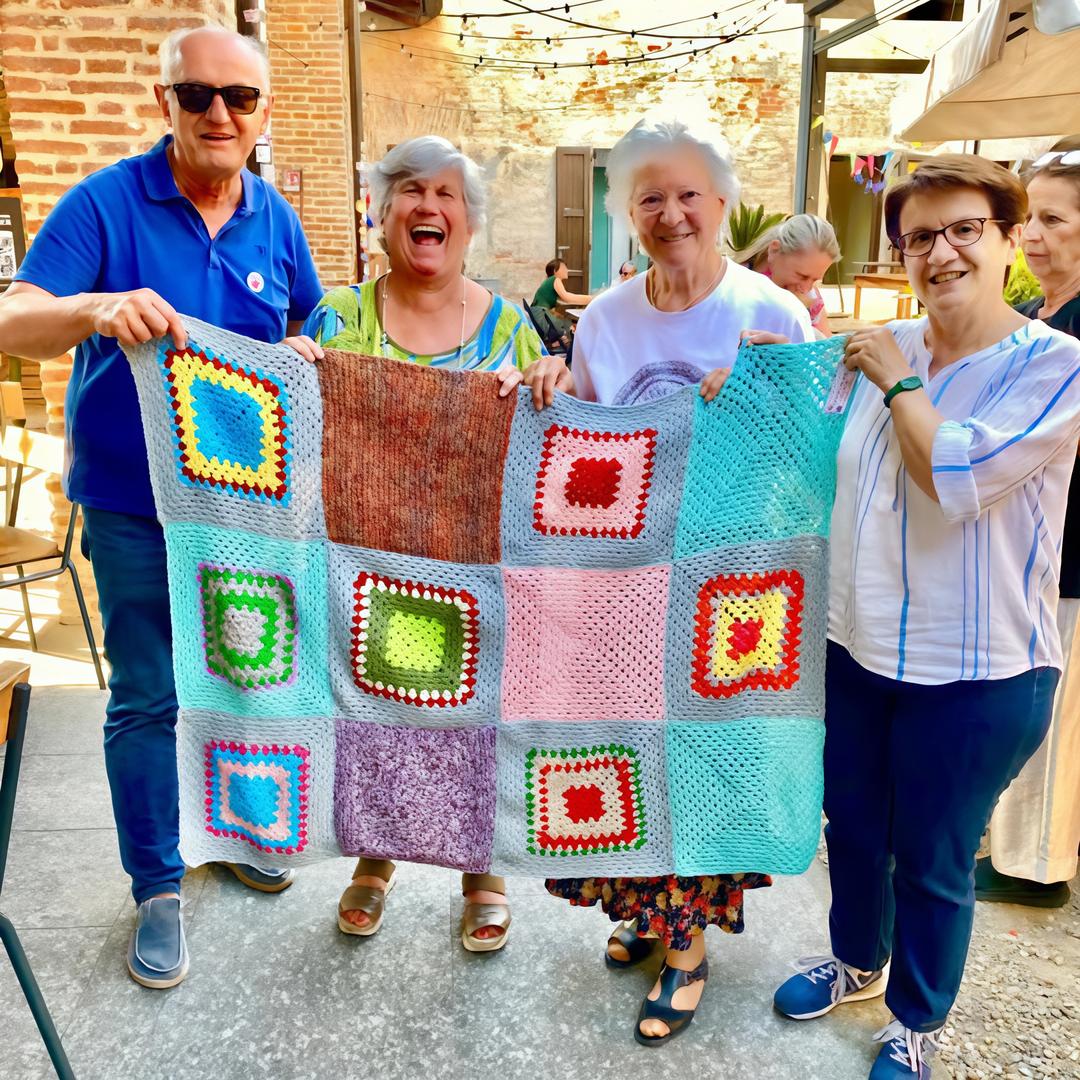 Tra gomitoli e socialità: "ll lavoro a maglia fa bene. E le nostre coperte scaldano anche l’anima" Tra gomitoli e socialità: "ll lavoro a maglia fa bene. E le nostre coperte scaldano anche l’anima"
