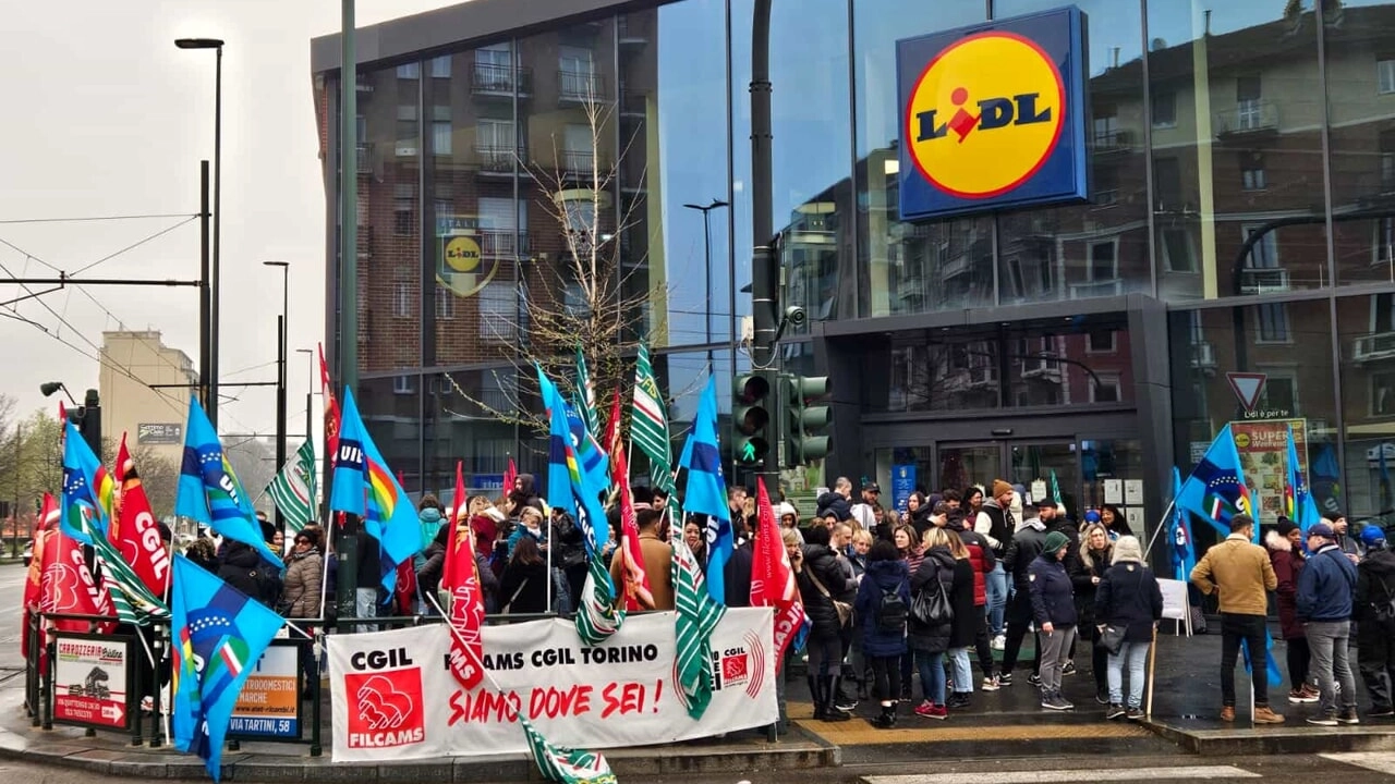 Una protesta dei lavoratori della Lidl (foto di repertorio) Una protesta dei lavoratori della Lidl (foto di repertorio)