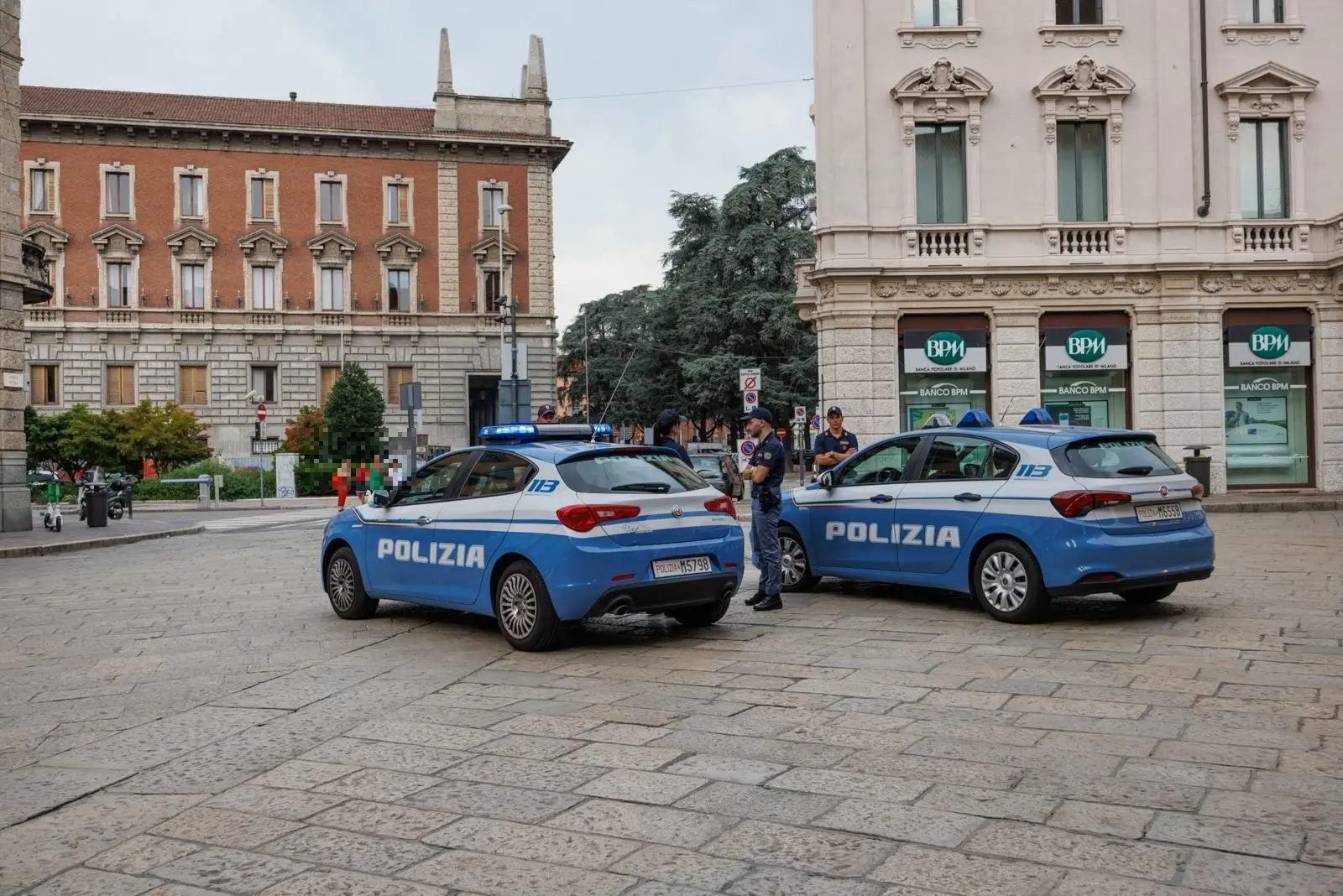 Baby rapinatori scaraventano a terra ragazzo e lo rapinano: lui ci rimette una costola. Paura a Monza