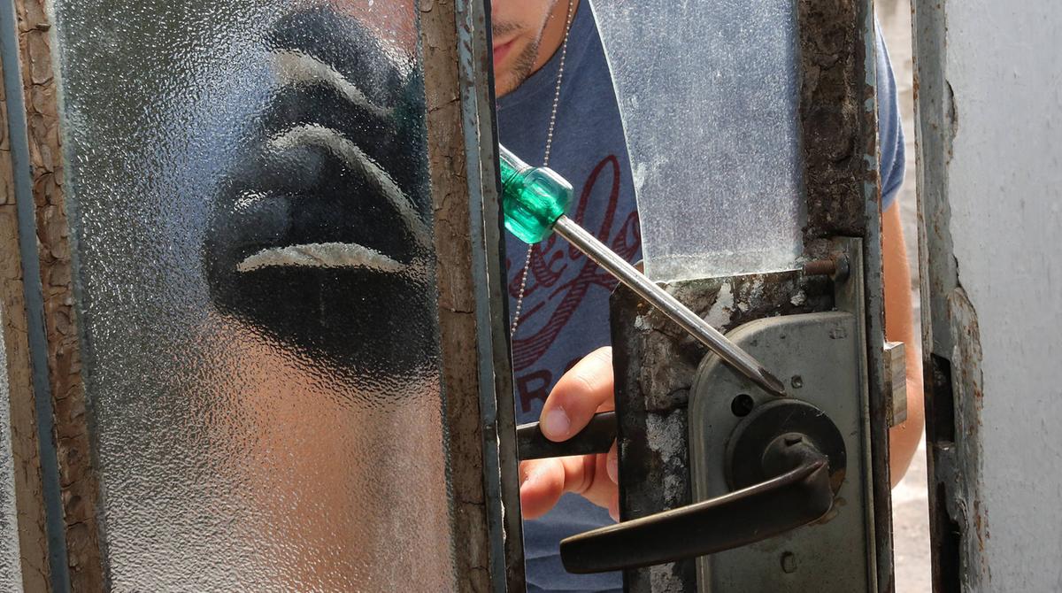 cervesina e vigevano pizzerie e ristoranti nel mirino dei ladri bottini magri ma danni ingenti