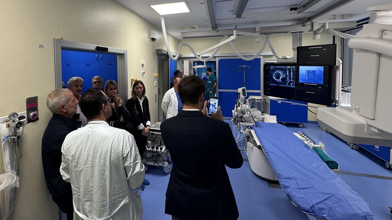L’inaugurazione della terza sala di emodinamica all’ospedale di Desio alla presenza dell’assessore regionale Guido Bertolaso L’inaugurazione della terza sala di emodinamica all’ospedale di Desio alla presenza dell’assessore regionale Guido Bertolaso