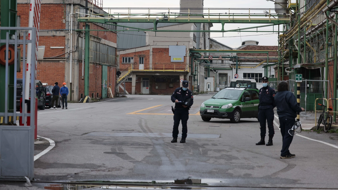 Febbraio 2021: i carabinieri mettono sotto sequestro la ditta Caffaro per inquinamento ambientale Febbraio 2021: i carabinieri mettono sotto sequestro la ditta Caffaro per inquinamento ambientale