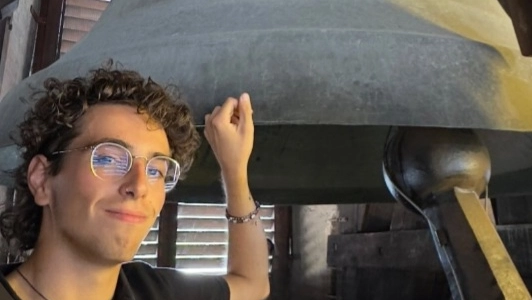 Ruben Iannone uno dei primi diplomati al Liceo musicale di Tirano farà l’apprendista alla Spimac di Enea Spinelli ditta specializzata di Dongo in accordatura riparazione e manutenzione di campane