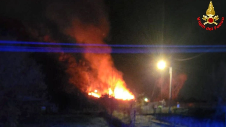 L'incendio a Valmadrera L'incendio a Valmadrera