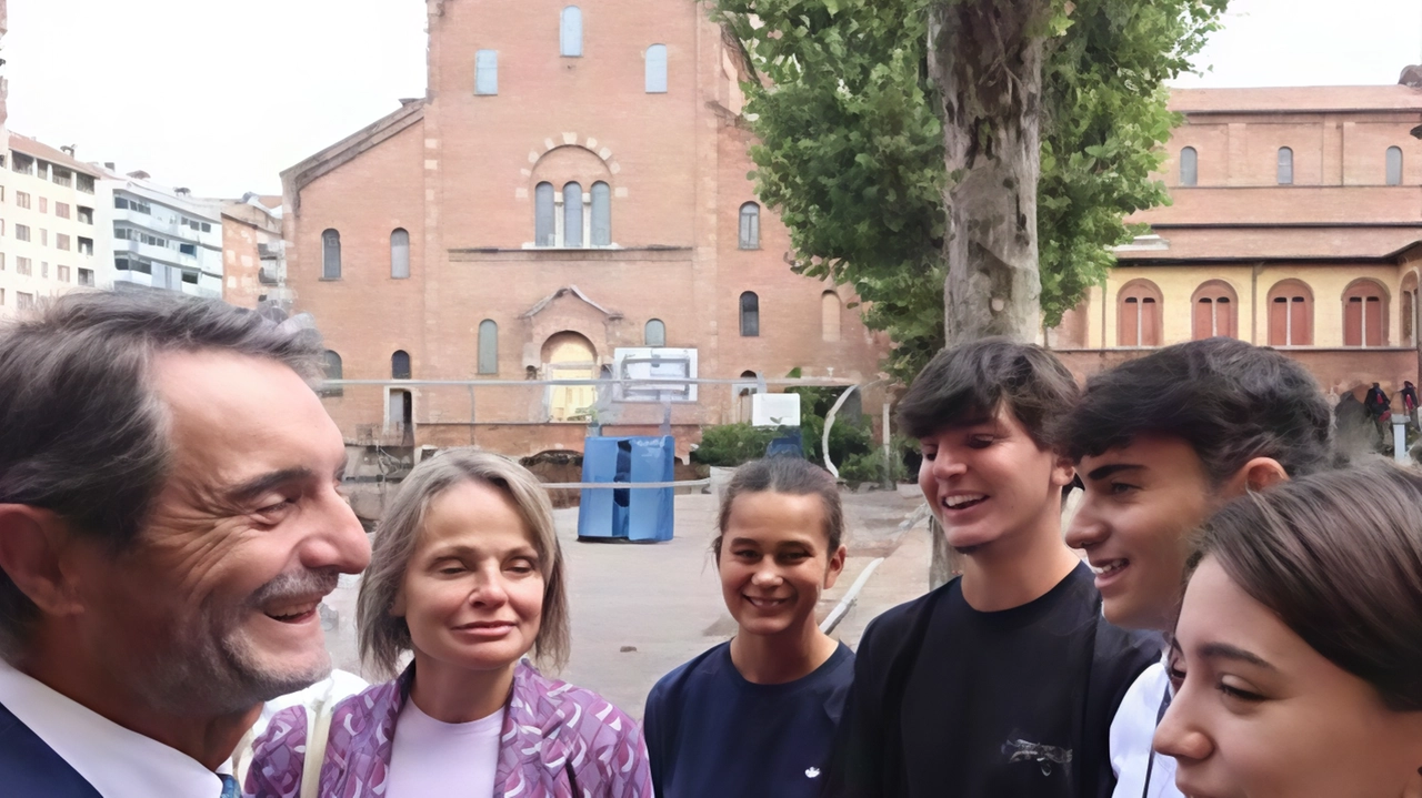 Il presidente della Regione Lombardia, Attilio Fontana, sottolinea l'importanza della passione e del "saper fare" nel discorso di inizio anno scolastico a Milano. Sottolinea la necessità di formare giovani competenti per i mestieri richiesti dalle imprese lombarde. Presenze istituzionali importanti alla cerimonia. Il presidente della Regione Lombardia, Attilio Fontana, sottolinea l'importanza della passione e del "saper fare" nel discorso di inizio anno scolastico a Milano. Sottolinea la necessità di formare giovani competenti per i mestieri richiesti dalle imprese lombarde. Presenze istituzionali importanti alla cerimonia.