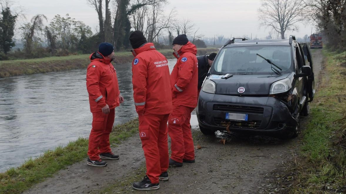 Truccazzano, alcuni passanti hanno visto la macchina e lanciato l’allarme. Si è poi scoperto che i ragazzi erano usciti dall’acqua e tornati a casa a piedi. Truccazzano, alcuni passanti hanno visto la macchina e lanciato l’allarme. Si è poi scoperto che i ragazzi erano usciti dall’acqua e tornati a casa a piedi.