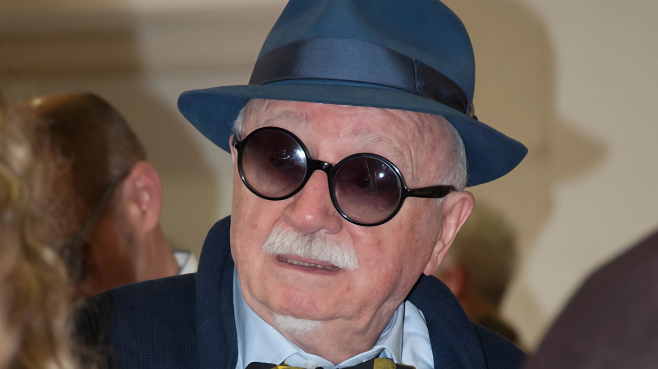 Grella è stato anche curatore di importanti mostre sulla moda allestite in Villa Reale Grella è stato anche curatore di importanti mostre sulla moda allestite in Villa Reale