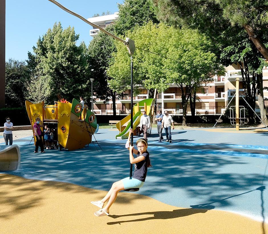 Controlli di sicurezza su palestre e giochi per bambini Controlli di sicurezza su palestre e giochi per bambini