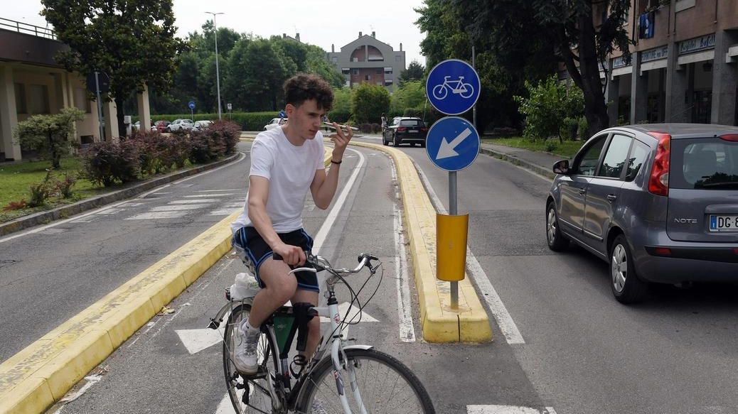 Gorgonzola, prima bozza del documento. Focus sugli interventi nelle zone critiche, teatro di incidenti . In cima alla lista l’asse via Milano-via Serbelloni e Villa Pompea, dove è allo studio un ponte sul naviglio. Gorgonzola, prima bozza del documento. Focus sugli interventi nelle zone critiche, teatro di incidenti . In cima alla lista l’asse via Milano-via Serbelloni e Villa Pompea, dove è allo studio un ponte sul naviglio.