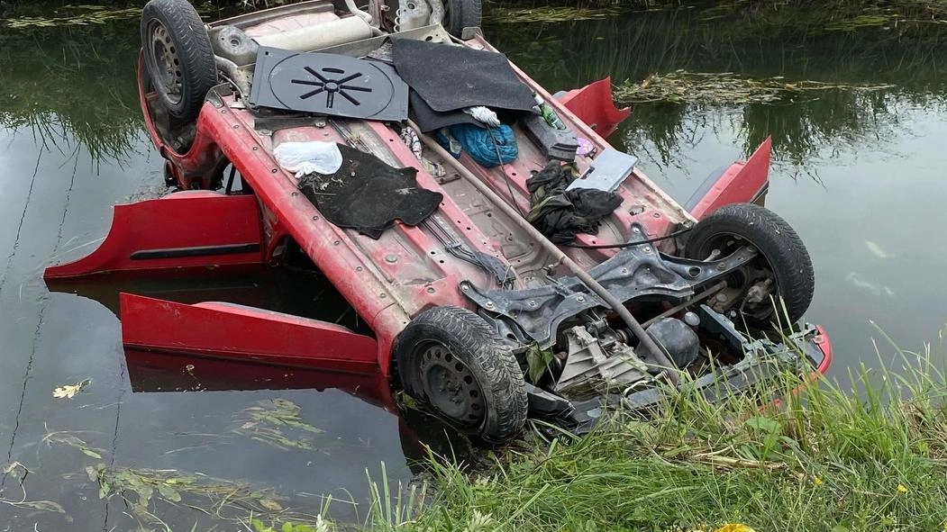 Giuseppe Mussi guidava una Citroen C1 sabato sera a Gropello quando è finito ribaltato in un canale ed è annegato Giuseppe Mussi guidava una Citroen C1 sabato sera a Gropello quando è finito ribaltato in un canale ed è annegato