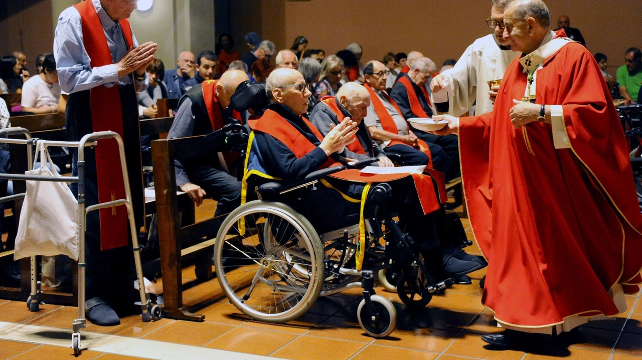 Cesano, alla Sacra Famiglia l’arcivescovo ha voluto provare di persona i mezzi studiati per il trasporto assistito. Oltre 200 i disabili coinvolti nelle otto sedi. Il presidente: "Nessuno escluso, così tutti potranno divertirsi". Cesano, alla Sacra Famiglia l’arcivescovo ha voluto provare di persona i mezzi studiati per il trasporto assistito. Oltre 200 i disabili coinvolti nelle otto sedi. Il presidente: "Nessuno escluso, così tutti potranno divertirsi".