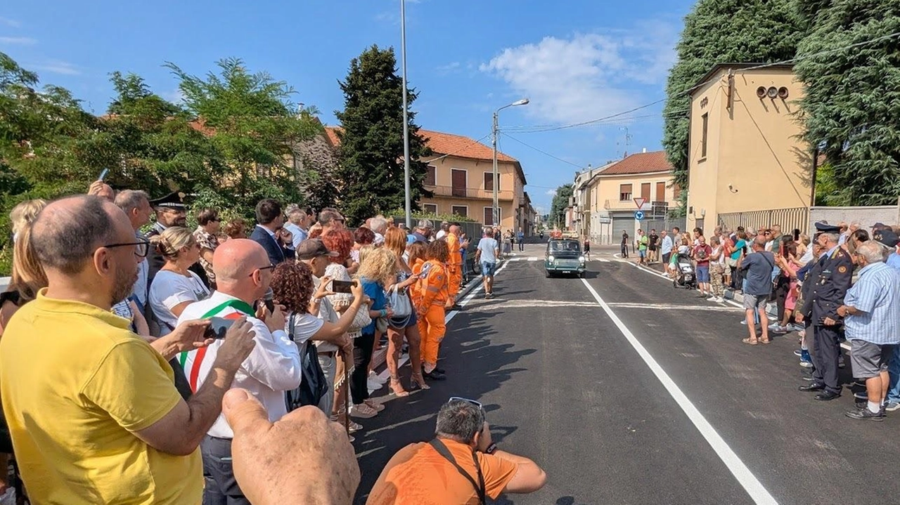 Il ponte è stato realizzato con 33 tonnellate di carpenteria metallica e 18 di armature Il ponte è stato realizzato con 33 tonnellate di carpenteria metallica e 18 di armature