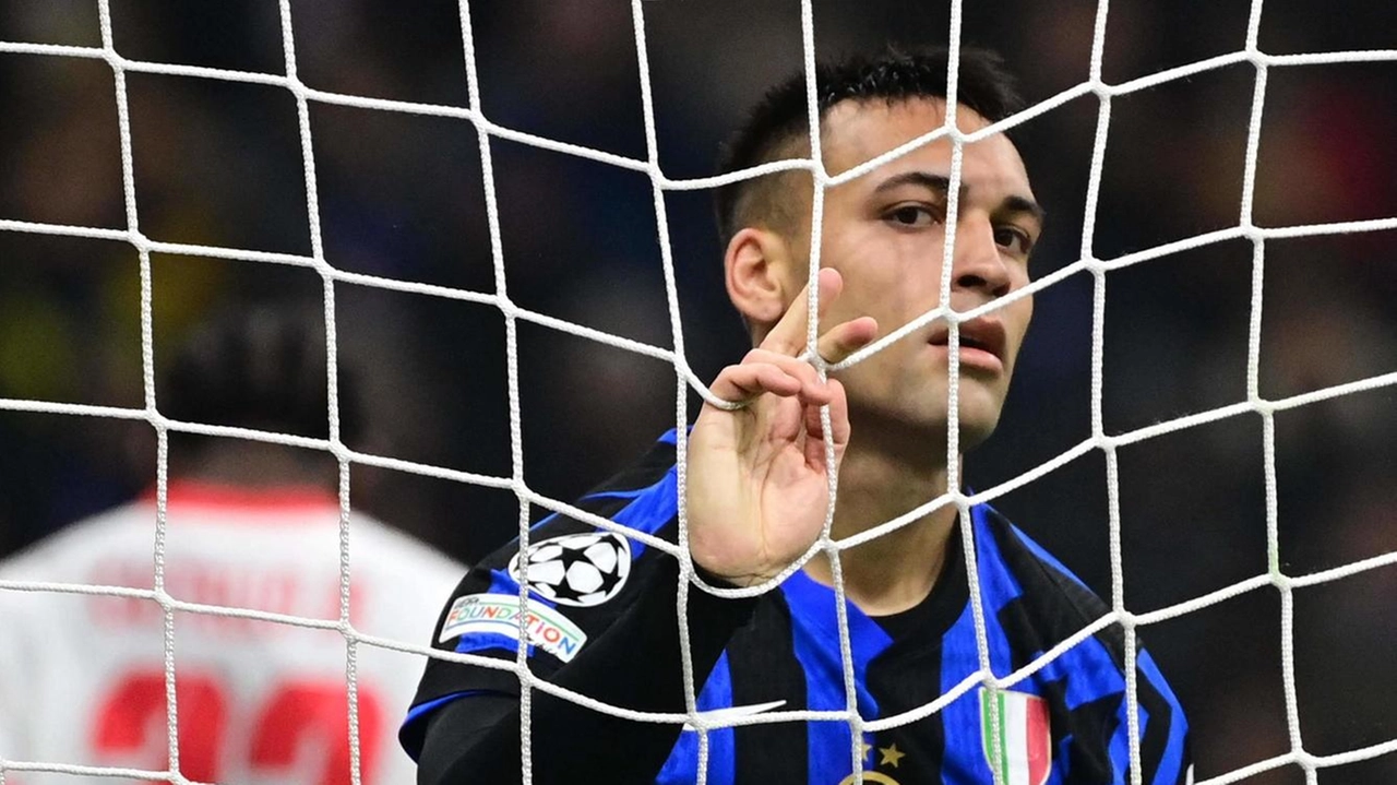 La Fifa lo esclude dai candidati al Best Men’s player. Marotta: "Più rispetto". L’argentino trova la Fiorentina a cui ha segnato otto volte in carriera.
