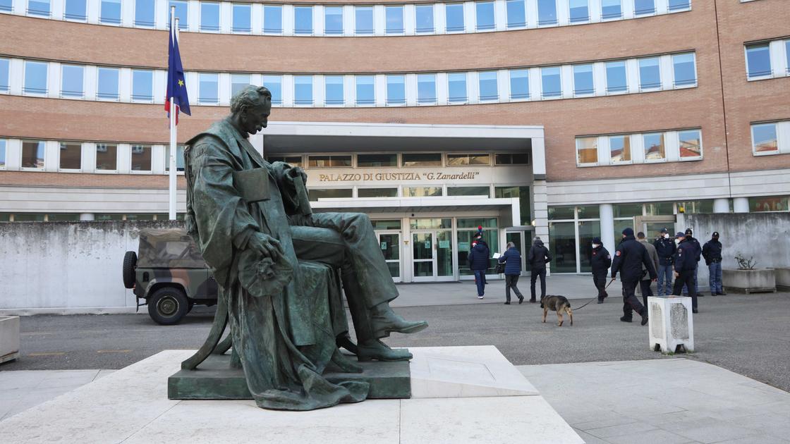 Strage di piazza della Loggia, il tribunale di Brescia: “Il processo andrà avanti” Strage di piazza della Loggia, il tribunale di Brescia: “Il processo andrà avanti”